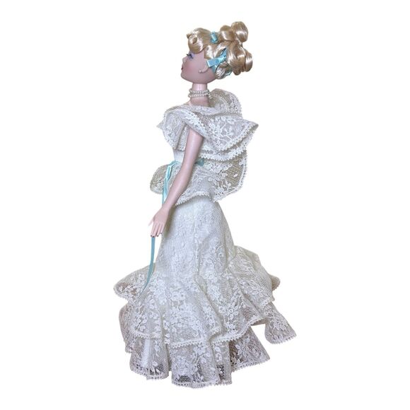 The Ashton-Drake Galleries Gene Marshall "Lovely in Lace" Collectible Doll - Picture 5 of 10